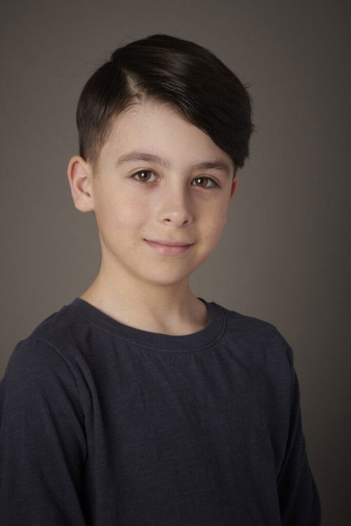 Athan Giazitzidis as Ari (voice)