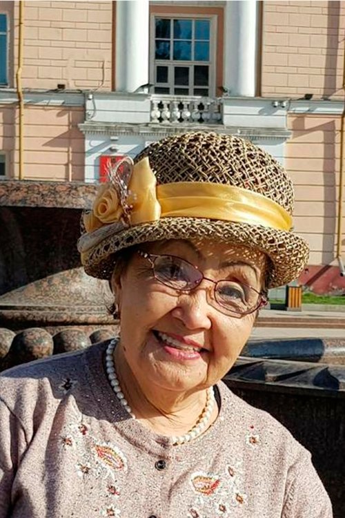 Delgerjargal Sharav as Dulmaa