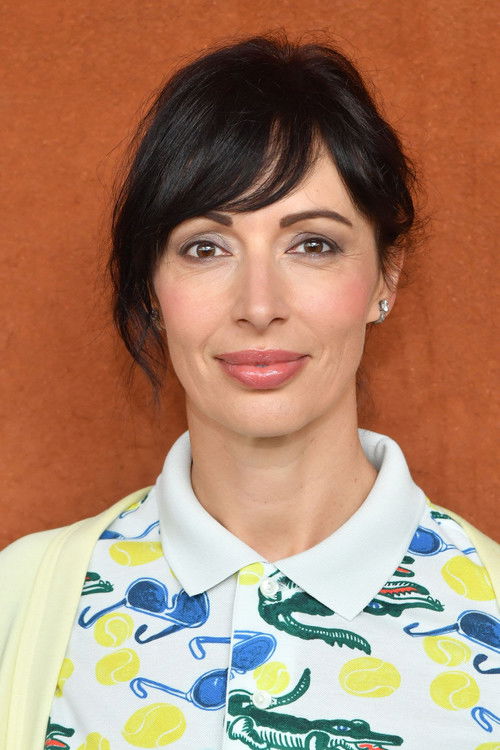 Géraldine Maillet as Sally Potter