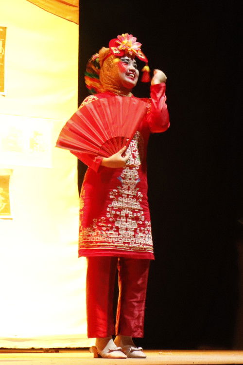 Aliyah Andina as Penari