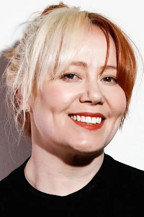 Hannah Grant as Sig selv