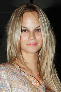 Patricia Milik Peristeri as Χριστίνα