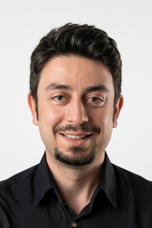 Engin Sahin as Photographer