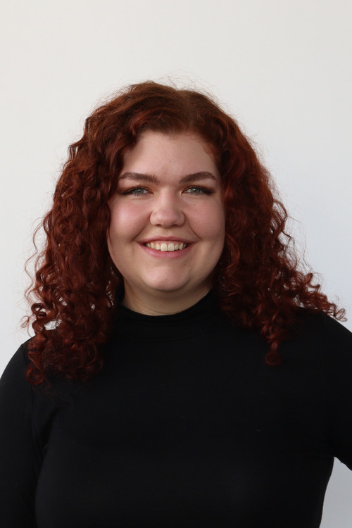 Chelsey Staples as Stephanie