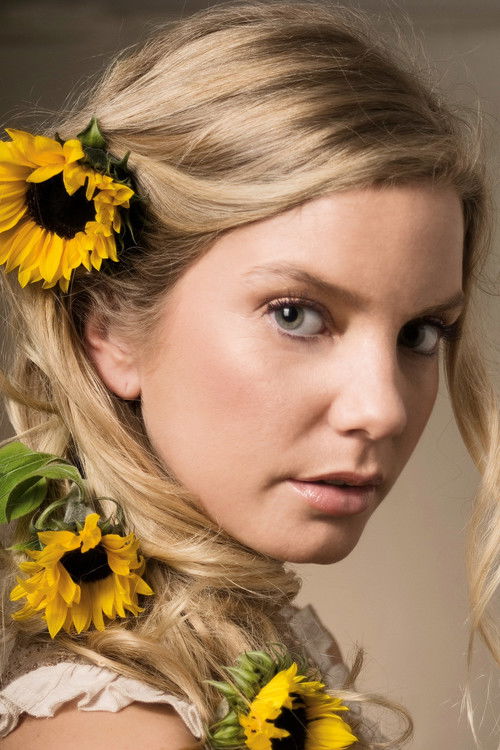 Javiera Acevedo as Sol