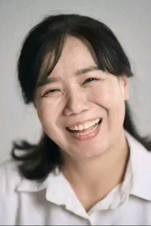 Kim Jin-ok as Cleaning Lady