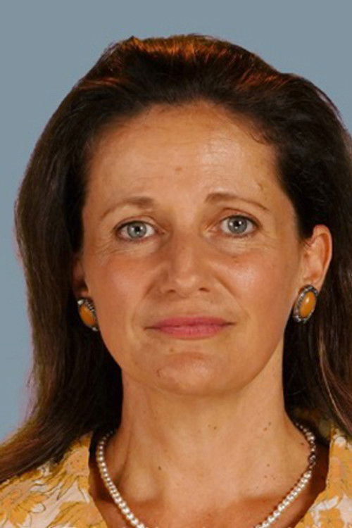 Andri Kyriazi as Social security officer