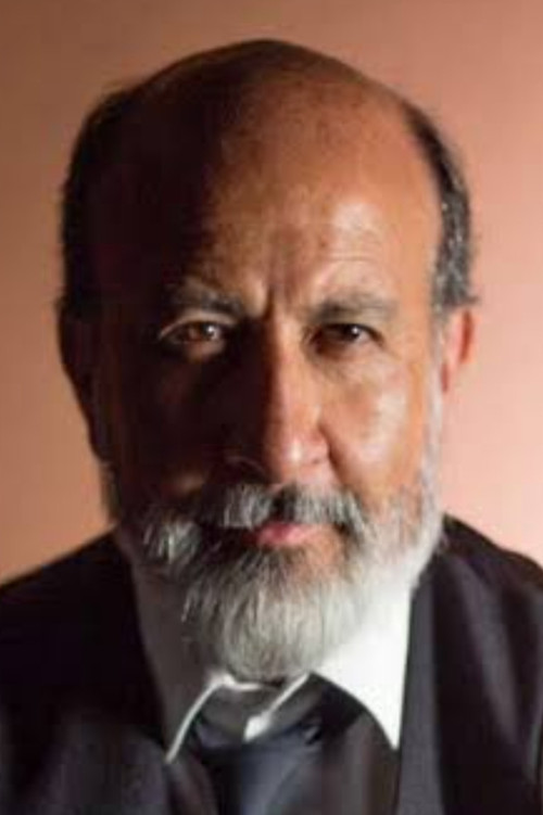 Luis Fernando Zarate as Dr. Vargas