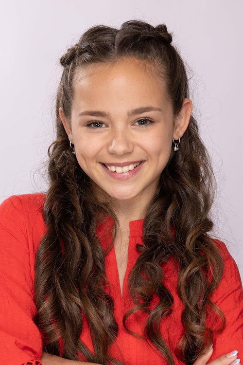 Luna Sabella as Maud