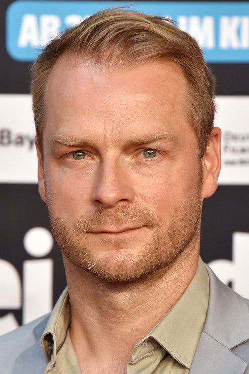 Hinnerk Schönemann as Soldier