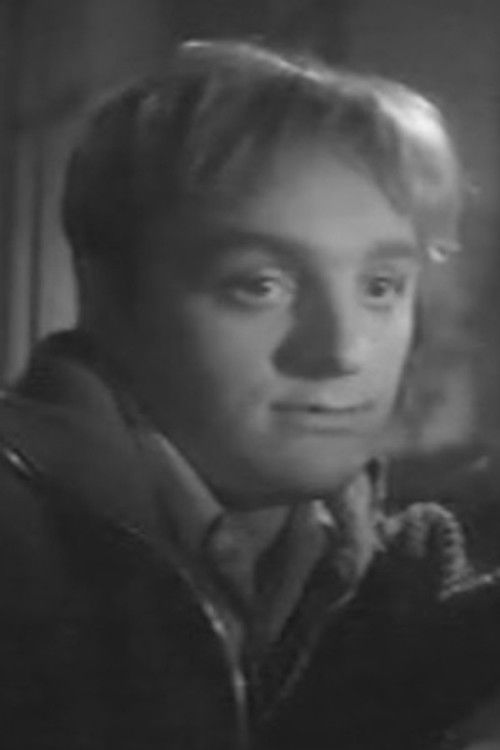 Yuri Khazov as Garik