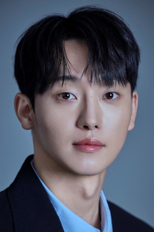 Kang Ha-kyung as Shin Yi-rip