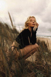 Goda Petkutė as Simona