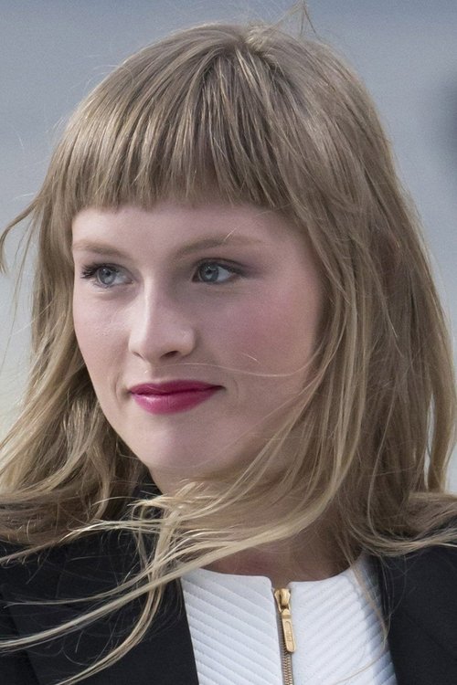 Klara Kristin as Omi