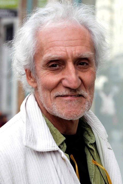 Pepín Tre as Claudio