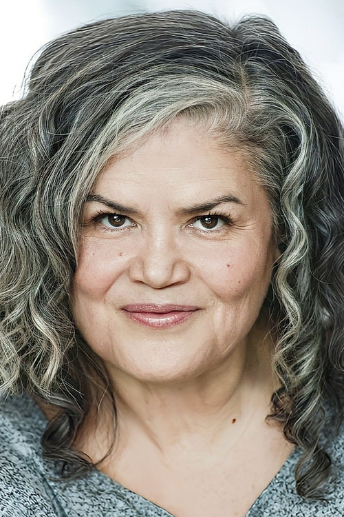 Sandra Flores as Luciana