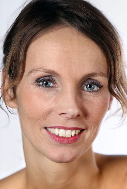 Roosmarijn Luyten as Jonge Vrouw