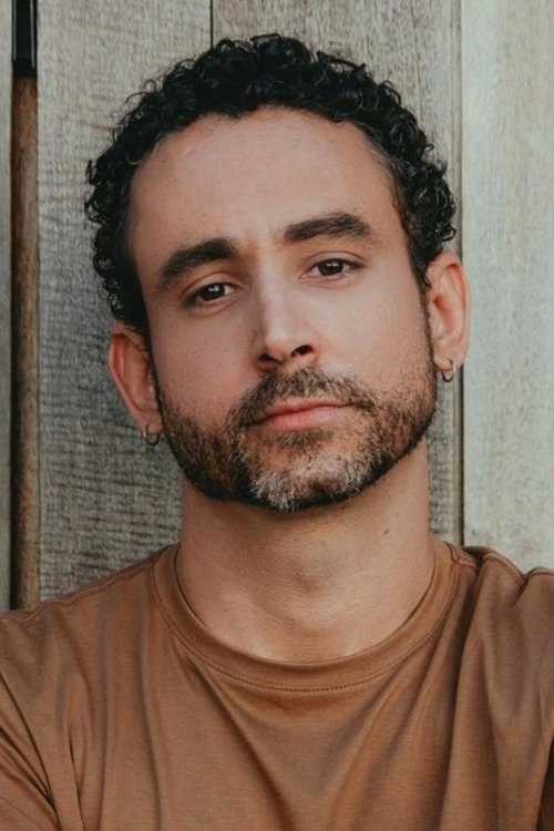 Paulo Verlings as Santiago