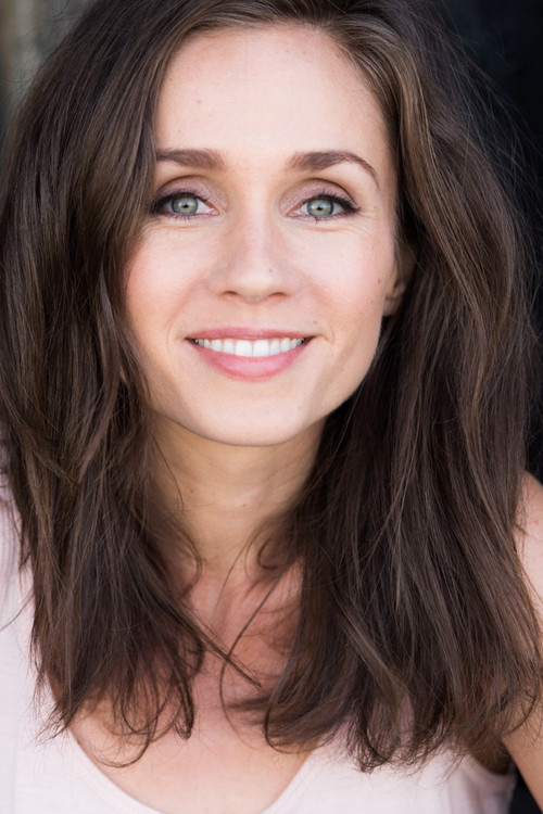 Emilea Wilson as Alicia