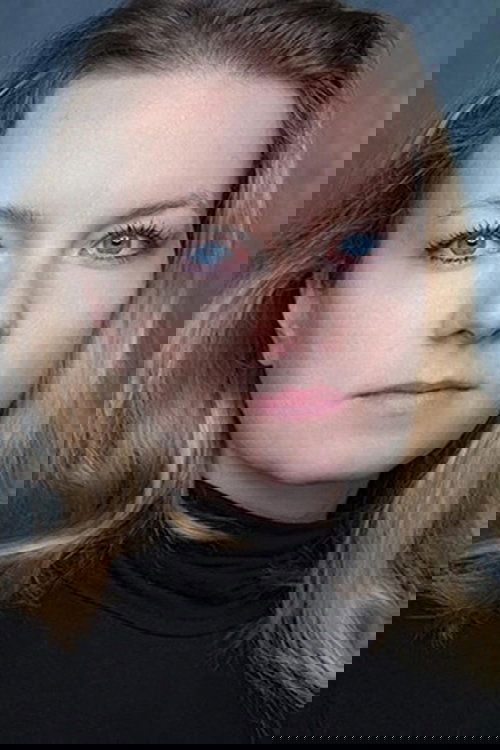 Julia Papp as Anna Delaney