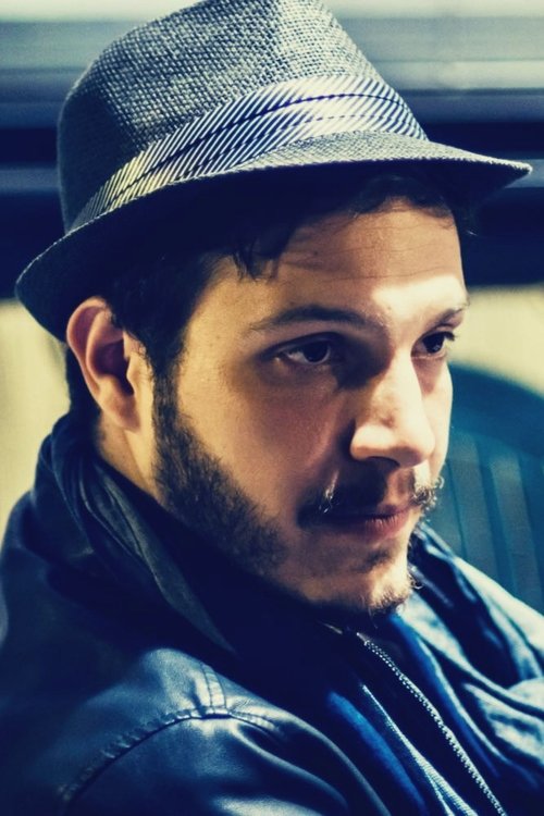 Riccardo Romano as Réalisateur