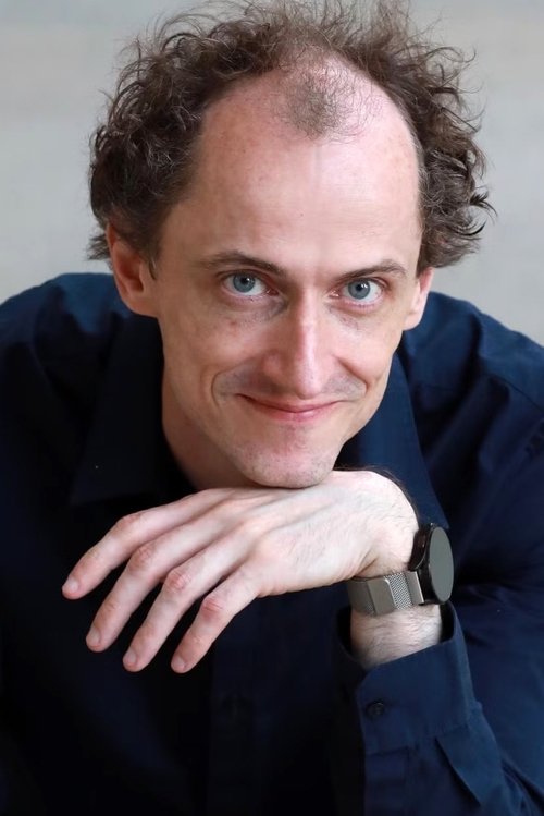 Paul Schlase as Mann mit Kreuz