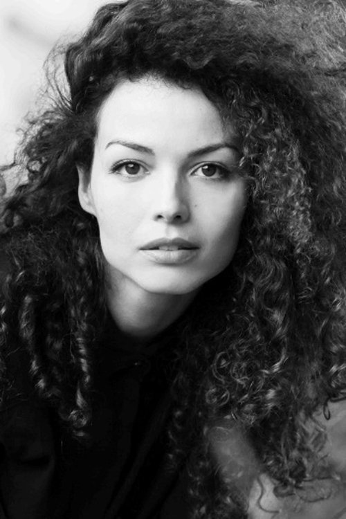 Valeria Flore as Tea Adulta (non accreditata)