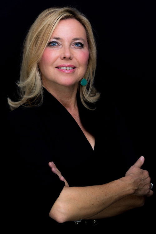 Simone Solga as Julia Lobek