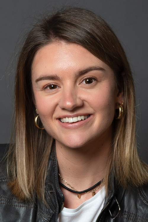 Dané de Waal as Zoey