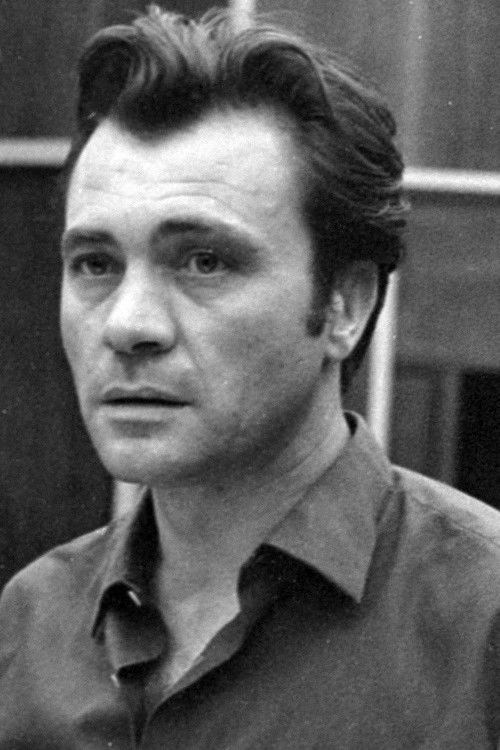 Tibor Bitskey as lieutenant Imre Csendes