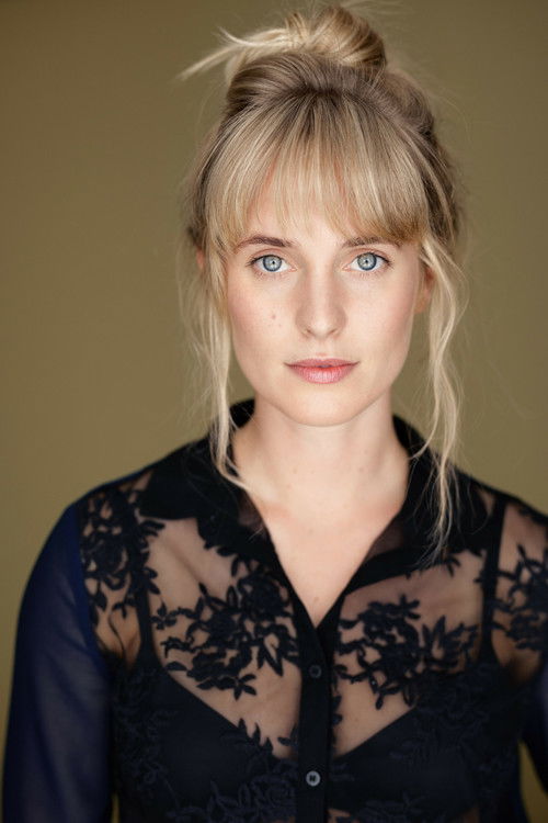 Scarlett Koehne as Uni Girl