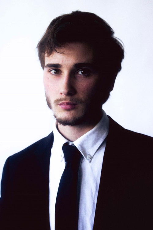 Tomás Piñeiro Borges as Simón