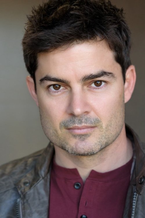 Matt Einhorn as Officer Reynolds