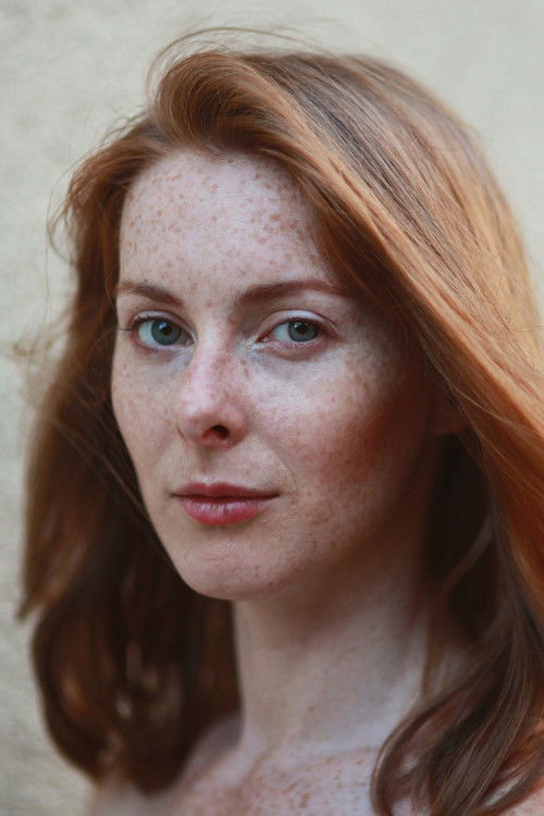 Daniela Komędera as D