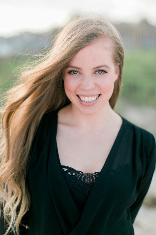 Hanna Goossens as Carolin