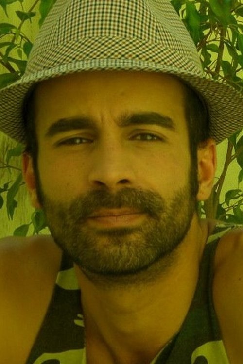 Daniel Infantini as Roberto