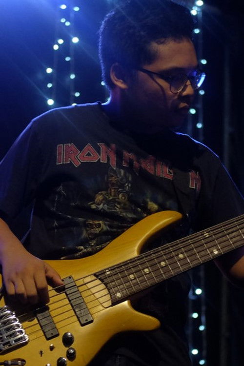 Farisreyhan Zachary as Bos