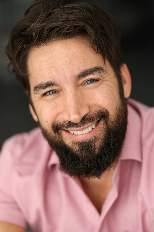 Dominic Hardy as Homme Sourire Élise Conventum