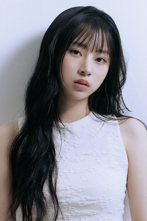 Jihyun as Self - Contestant