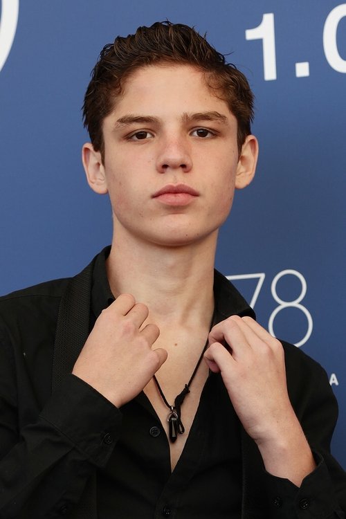 Lucciano Kurti as Joaquín