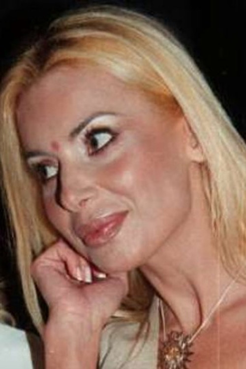 Giouli Barka as Έβελυν