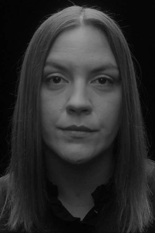 Tamara Avguštin as Mom