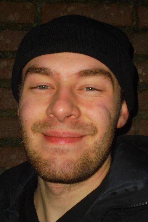 Julian Cruiming as Hotelschoonmaker