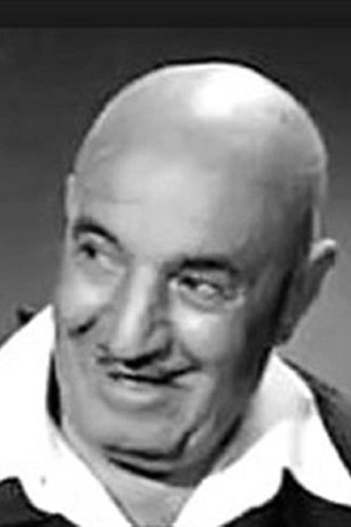 Mohamed Abdel Koudouss as Raouf Bey