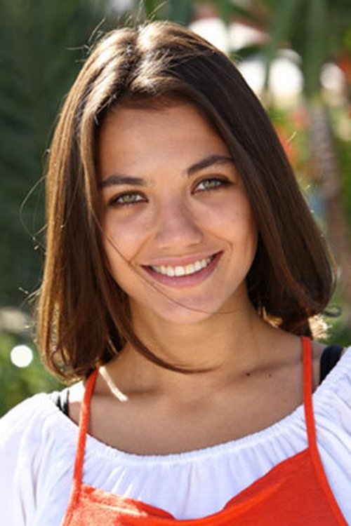 Fanny Krich as Maxine Carmini