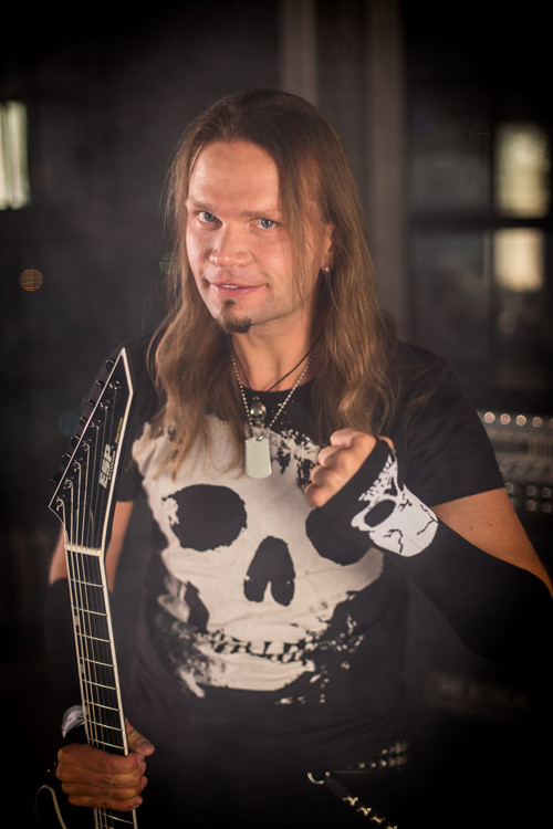 Andrey Smirnov as Guitars