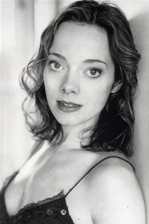 Aurélia Thiérrée as Hannah Chaplin