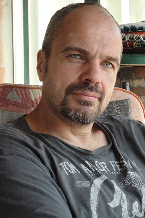 Matthias Emberger as TV-Reporter