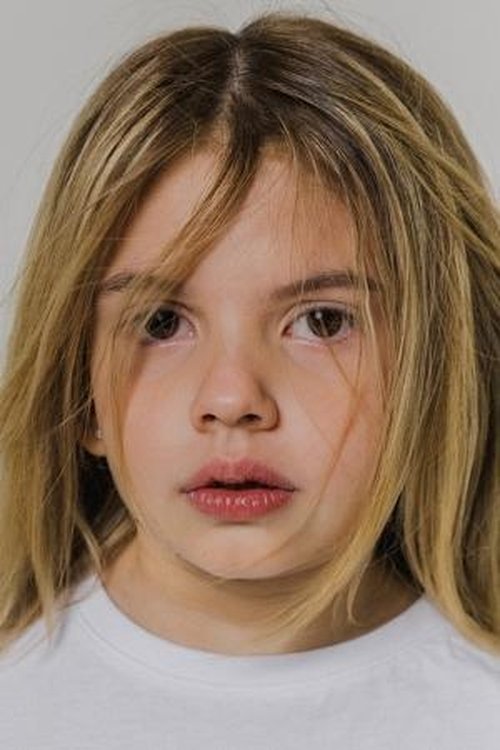 Noah Casas as Candela niña