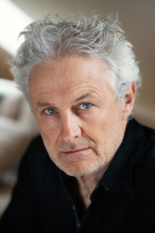 Yves Raeber as Hotelier